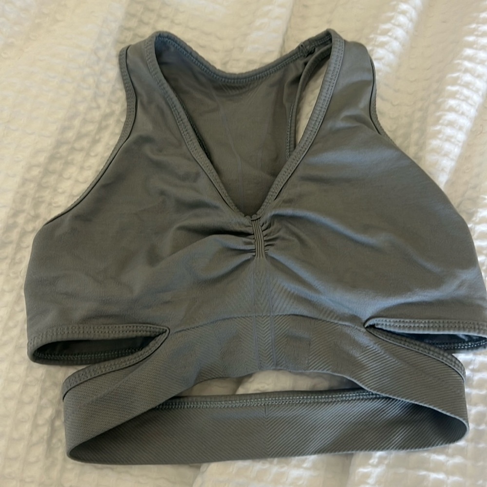 Alphalete sports bra